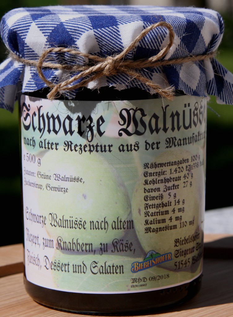 schwarze waln&uuml;sse